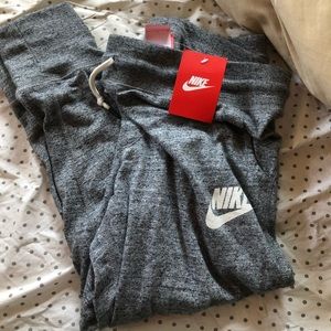 NWT Nike Capri size M